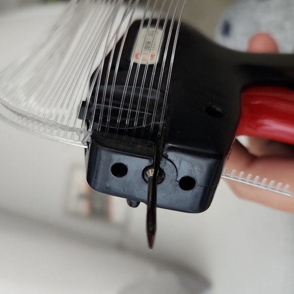 Wiktag Clothing Tag Device and Plastic Tags - Picture 3 of 4